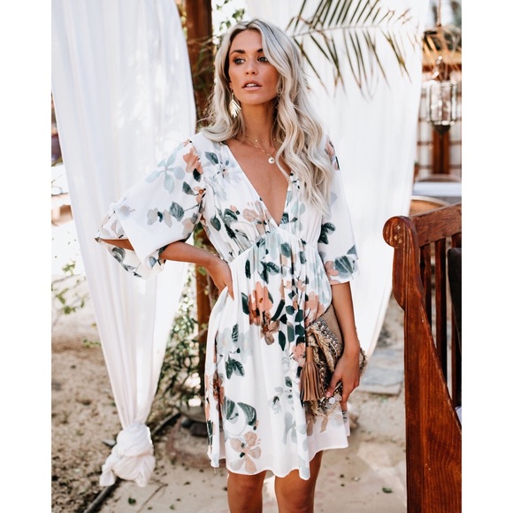 Vici Dresses & Skirts - S O L D / Lowest Price🌿Floral Best Selling Dress